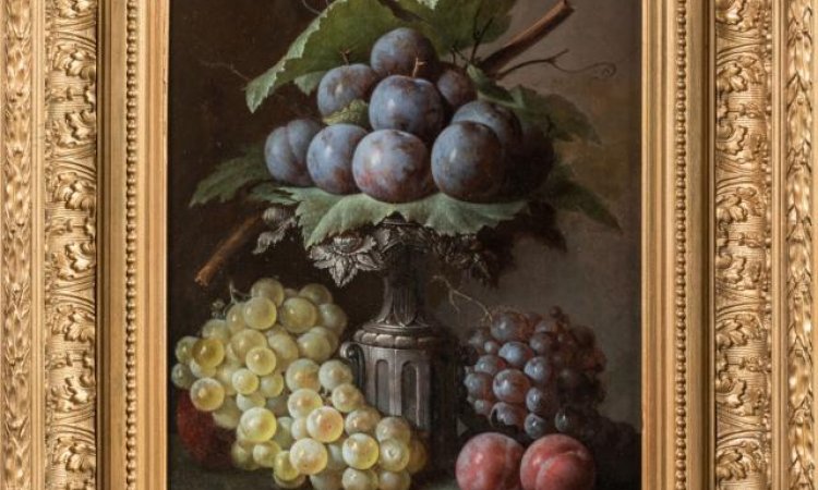 Augustin Alexandre THIERRIAT (1789-1870). Nature-morte aux raisins et aux prunes, 1866. Huile sur panneau. Signé, daté et situé « Lyon » en bas à droite. 39 x 29 cm.